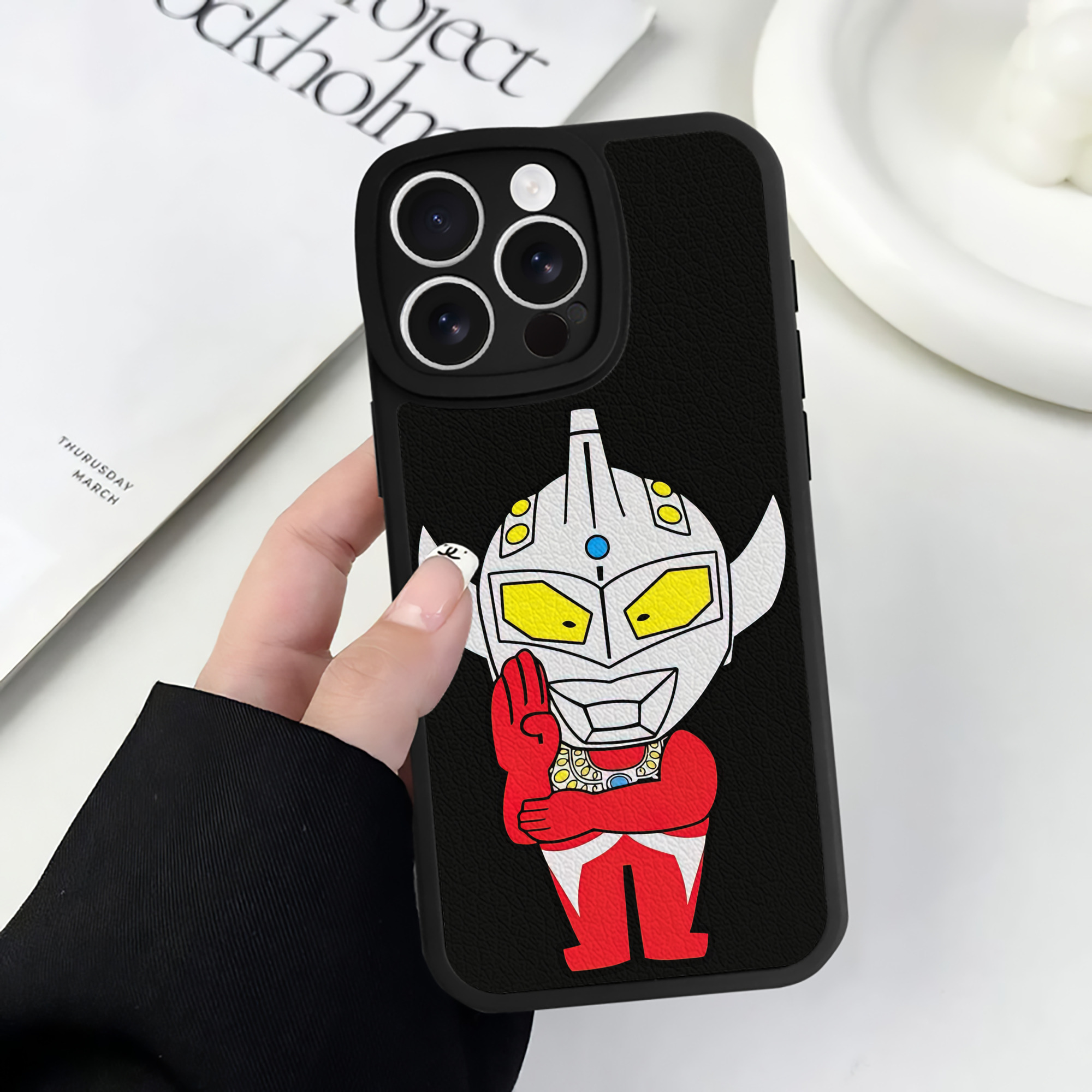 （画像用） ウルトラマン Ultraman 【iPhone 16シリーズ対応】シリコンスマホケース（レザー調） 材質：シリコン
